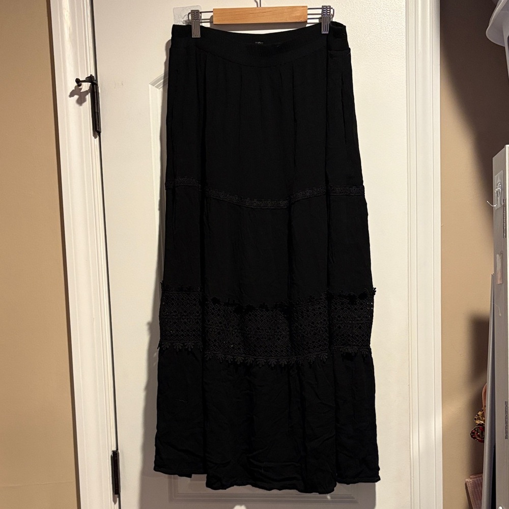 Elegant Lace Trim Maxi Skirt ✨